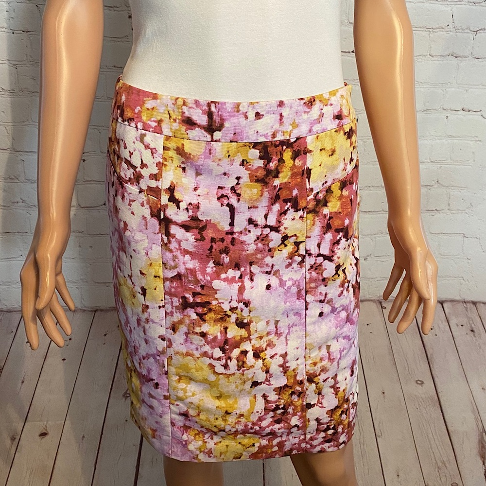 LOFT beautiful floral design skirt size 0
